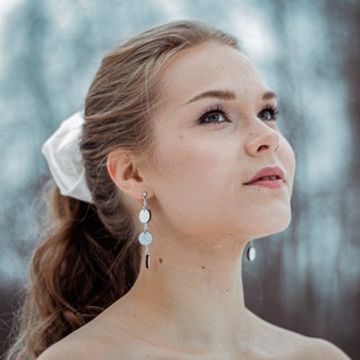 Sannincon puusta valmstetut Lumi korvakorut